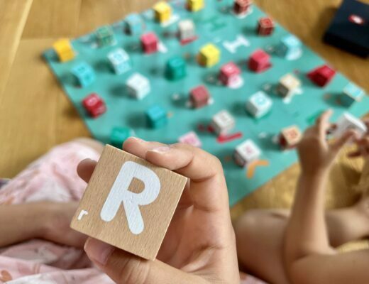 klocki drewniane litery i cyfry